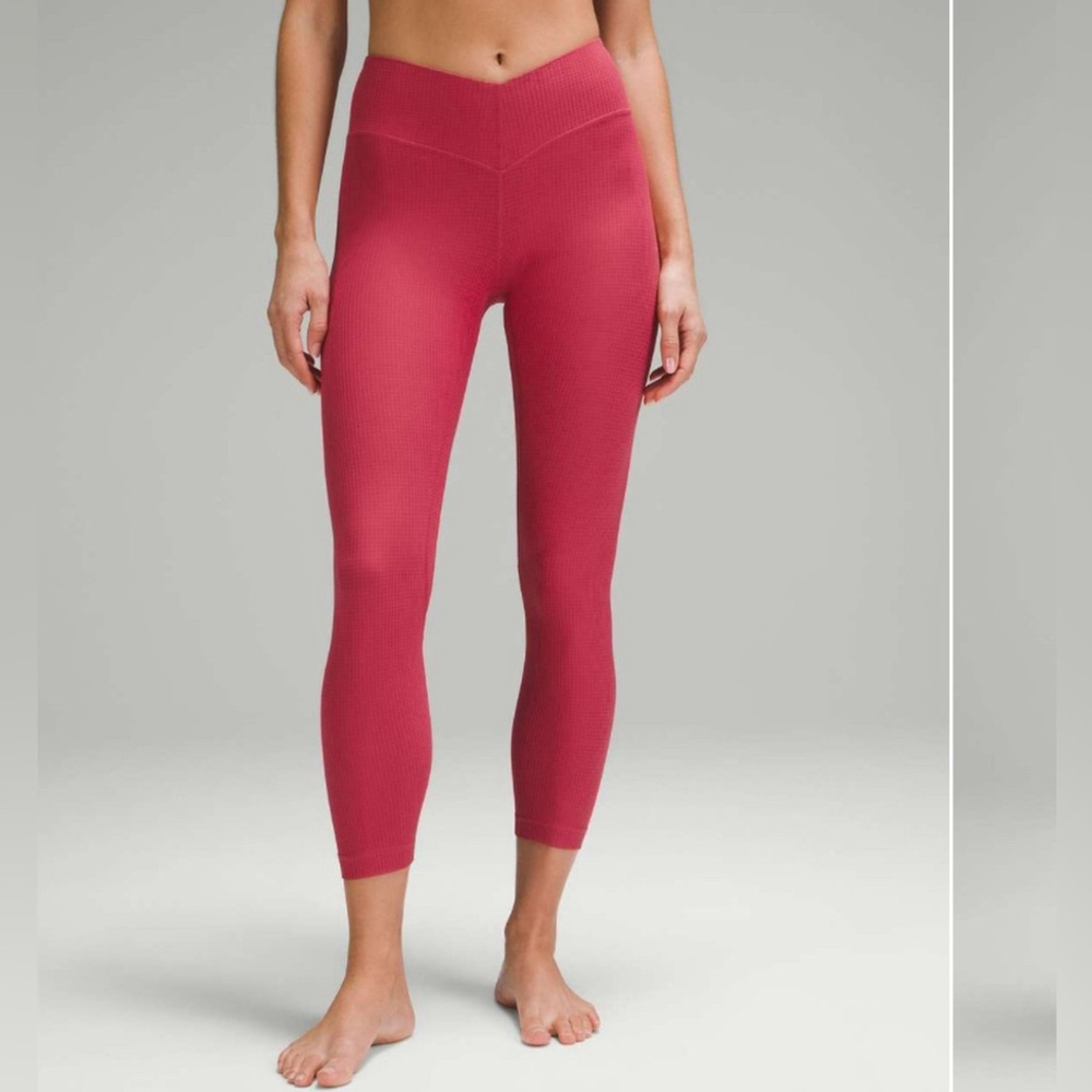 Lululemon NWT V Waist Yoga Tight 25 inch Grid Texture
Vintage Rose Size 4